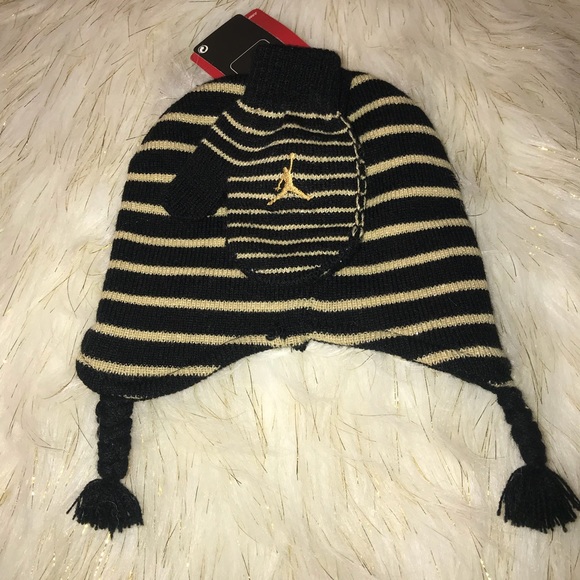 Jordan Hat & Mittens - Picture 1 of 2